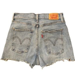 levi's light wash shorts